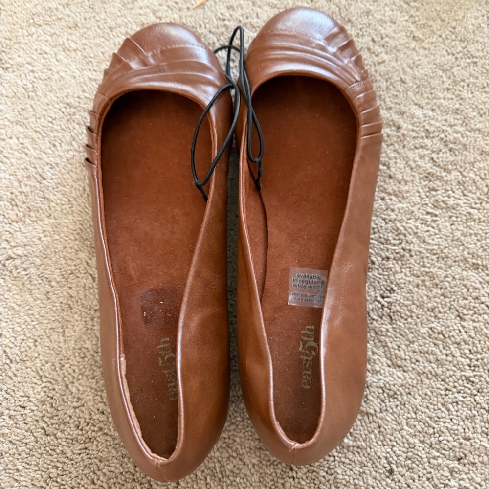 East 5th Women's Tan Pleated Flats